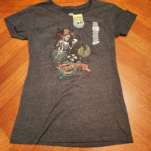 The Duck Company Tops - Women's The Duck Company Gray Ripley's Aquarium Skeleton Mermaid Tee S A2